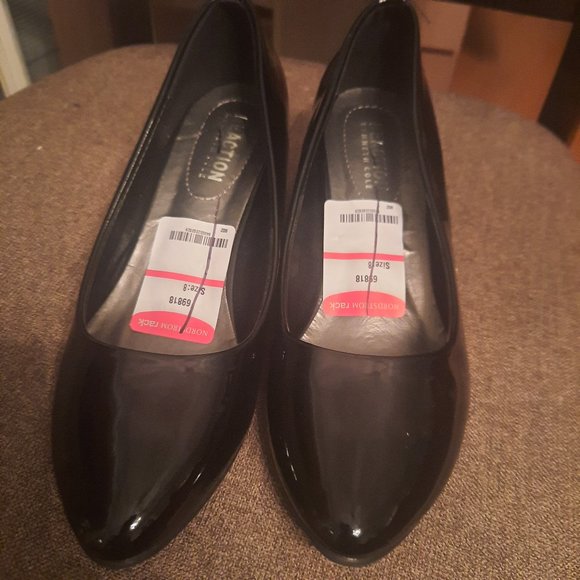 Kenneth Cole Reaction Black patent wedge pump size 8 - Picture 1 of 5